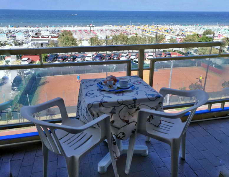 Riccione Hotel 2 stelle fronte mare